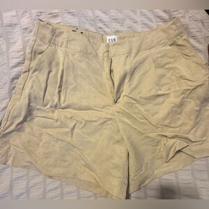 GAP Women's Light Tan Bermudas